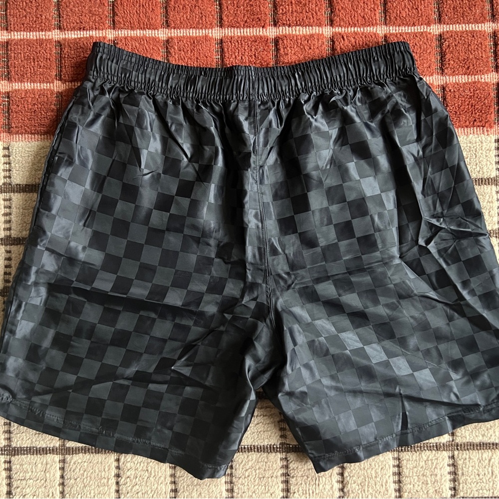 Umbro Checkered Drawstring Shorts - 7" inseam - Picture 4 of 8